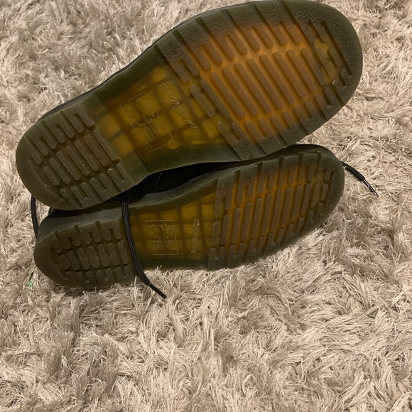 Size 6 only pair of nearly new Docs price is for 1 . My kids don’t wear :( - Picture 6 of 7